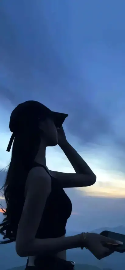男人找“男人午夜天堂网”排解压力？警惕熬夜与网瘾的双重伤害